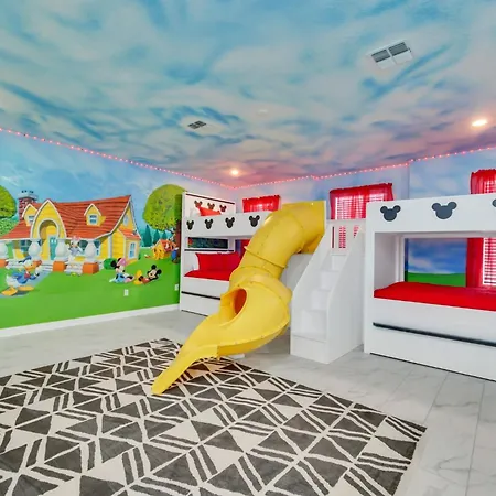 9 Bed 5 Bath Themed Home With Free Pool Heat